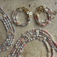 Load image into Gallery viewer, Daisy bracelet