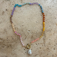 Laden Sie das Bild in den Galerie-Viewer, peachy pastel Rainbow necklace with quartz