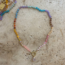 Laden Sie das Bild in den Galerie-Viewer, peachy pastel Rainbow necklace with quartz