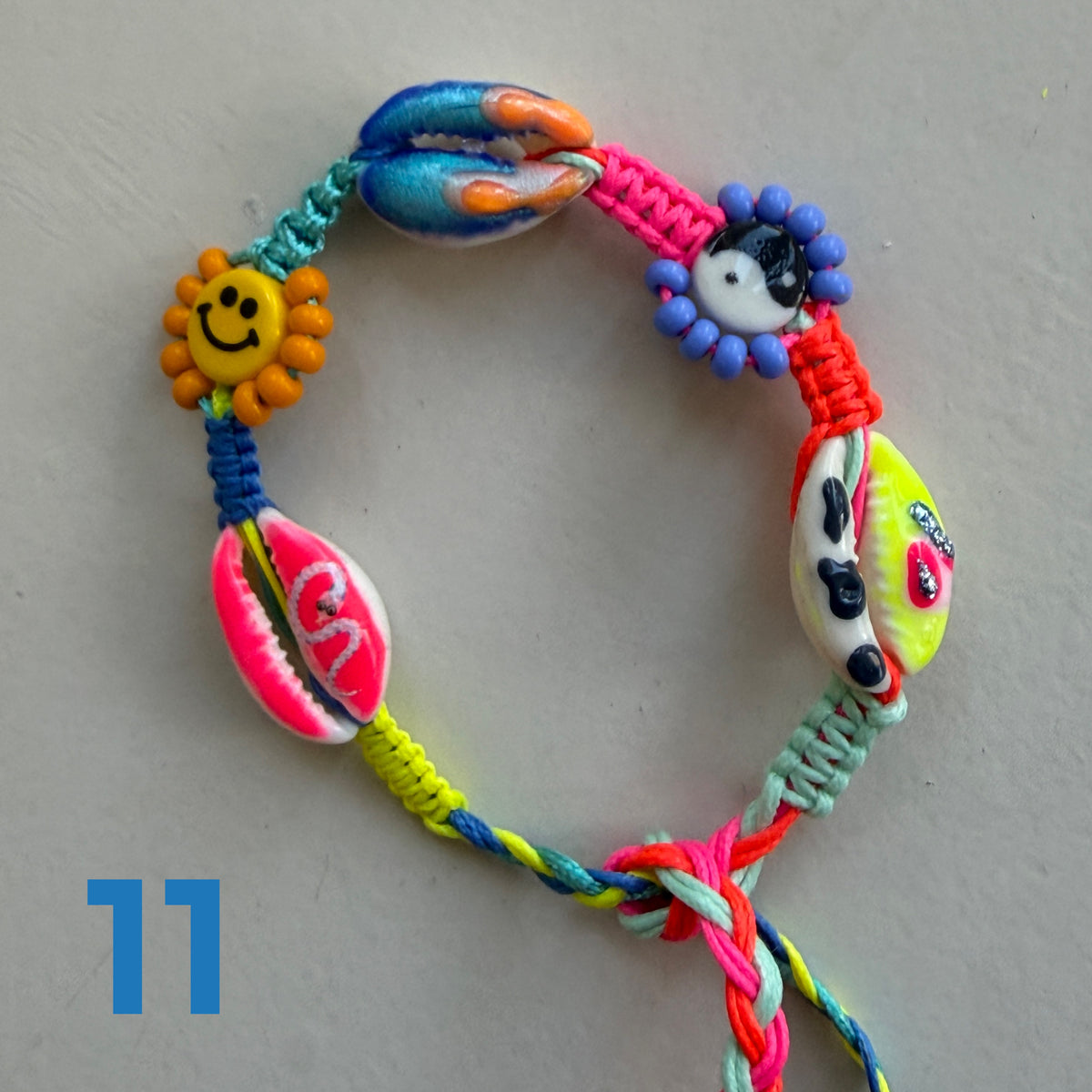 Stylish Coco Bracelet – Handpainted Cowrie Shells – bonk ibiza