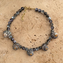 Laden Sie das Bild in den Galerie-Viewer, Arielle necklace dark shells