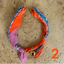 Laden Sie das Bild in den Galerie-Viewer, Bandana necklace neon/pastel edition