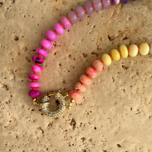 Laden Sie das Bild in den Galerie-Viewer, Chunky gemstone Rainbow necklace with shiny clasp
