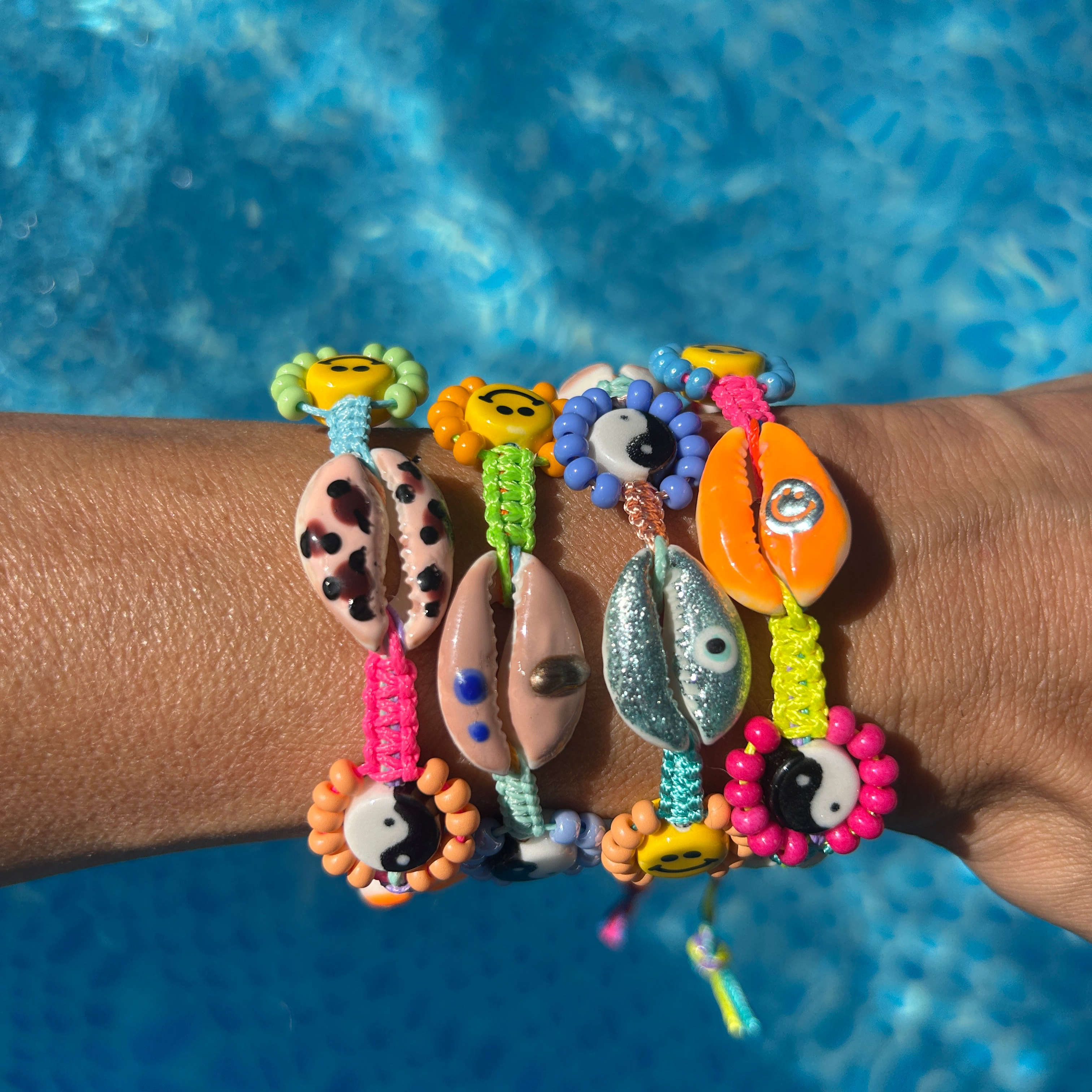 Stylish Coco Bracelet – Handpainted Cowrie Shells – bonk ibiza