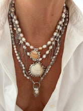Laden Sie das Bild in den Galerie-Viewer, Elvira necklace