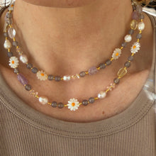 Laden Sie das Bild in den Galerie-Viewer, Daisy necklace