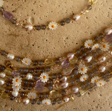 Laden Sie das Bild in den Galerie-Viewer, Daisy necklace