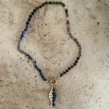 Laden Sie das Bild in den Galerie-Viewer, Dark Rainbow necklace