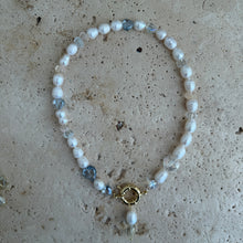 Laden Sie das Bild in den Galerie-Viewer, Dora necklace