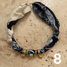 Laden Sie das Bild in den Galerie-Viewer, wintery Bandana necklace