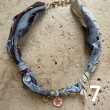 Laden Sie das Bild in den Galerie-Viewer, wintery Bandana necklace