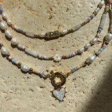 Laden Sie das Bild in den Galerie-Viewer, SET of 3 pearly necklaces