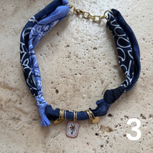 Laden Sie das Bild in den Galerie-Viewer, wintery Bandana necklace