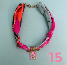 Laden Sie das Bild in den Galerie-Viewer, Bandana necklace neon/pastel edition