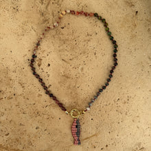 Laden Sie das Bild in den Galerie-Viewer, Dark Rainbow necklace