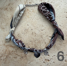 Laden Sie das Bild in den Galerie-Viewer, SILVER winteryBandana necklace