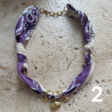 Laden Sie das Bild in den Galerie-Viewer, wintery Bandana necklace