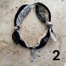 Laden Sie das Bild in den Galerie-Viewer, SILVER winteryBandana necklace