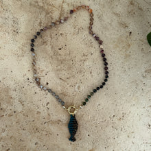 Laden Sie das Bild in den Galerie-Viewer, Dark Rainbow necklace