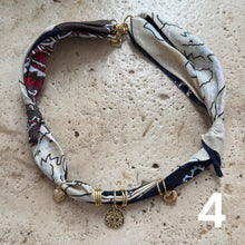 Laden Sie das Bild in den Galerie-Viewer, wintery Bandana necklace
