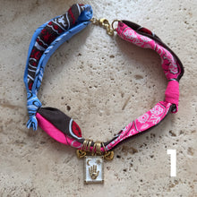 Laden Sie das Bild in den Galerie-Viewer, wintery Bandana necklace