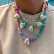 Charger l'image dans la galerie, Chunky Opal necklace with shells