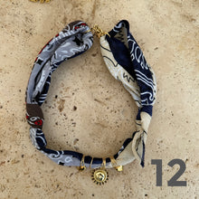 Load image into Gallery viewer, wintery Bandana necklace