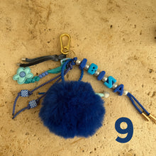 Laden Sie das Bild in den Galerie-Viewer, Happy hanger