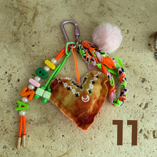 Laden Sie das Bild in den Galerie-Viewer, Happy hanger