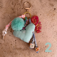 Laden Sie das Bild in den Galerie-Viewer, Happy hanger