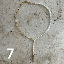 Charger l&#39;image dans la galerie, Fischli beaded necklace