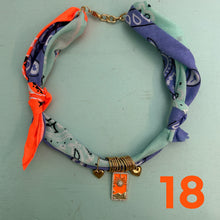Laden Sie das Bild in den Galerie-Viewer, Bandana necklace neon/pastel edition
