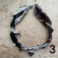Laden Sie das Bild in den Galerie-Viewer, SILVER winteryBandana necklace