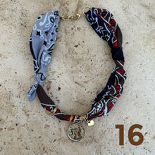 Load image into Gallery viewer, wintery Bandana necklace