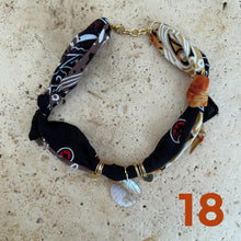 Load image into Gallery viewer, wintery Bandana necklace