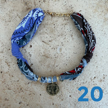 Load image into Gallery viewer, wintery Bandana necklace