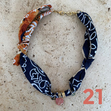 Load image into Gallery viewer, wintery Bandana necklace