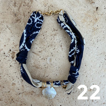 Load image into Gallery viewer, wintery Bandana necklace