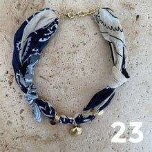 Load image into Gallery viewer, wintery Bandana necklace