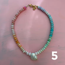 Charger l'image dans la galerie, Chunky Opal necklace with shells