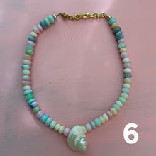 Charger l'image dans la galerie, Chunky Opal necklace with shells