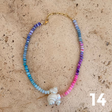 Charger l'image dans la galerie, Chunky Opal necklace with shells