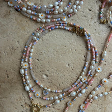 Laden Sie das Bild in den Galerie-Viewer, SET of 3 pearly necklaces