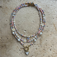 Laden Sie das Bild in den Galerie-Viewer, SET of 3 pearly necklaces