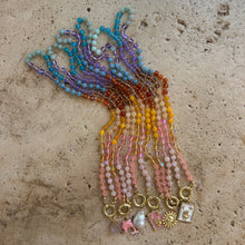 Laden Sie das Bild in den Galerie-Viewer, peachy pastel Rainbow necklace with quartz