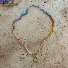 Laden Sie das Bild in den Galerie-Viewer, peachy pastel Rainbow necklace with quartz