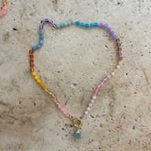 Laden Sie das Bild in den Galerie-Viewer, peachy pastel Rainbow necklace with quartz