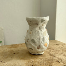 Laden Sie das Bild in den Galerie-Viewer, Bonk Mare Vase 02